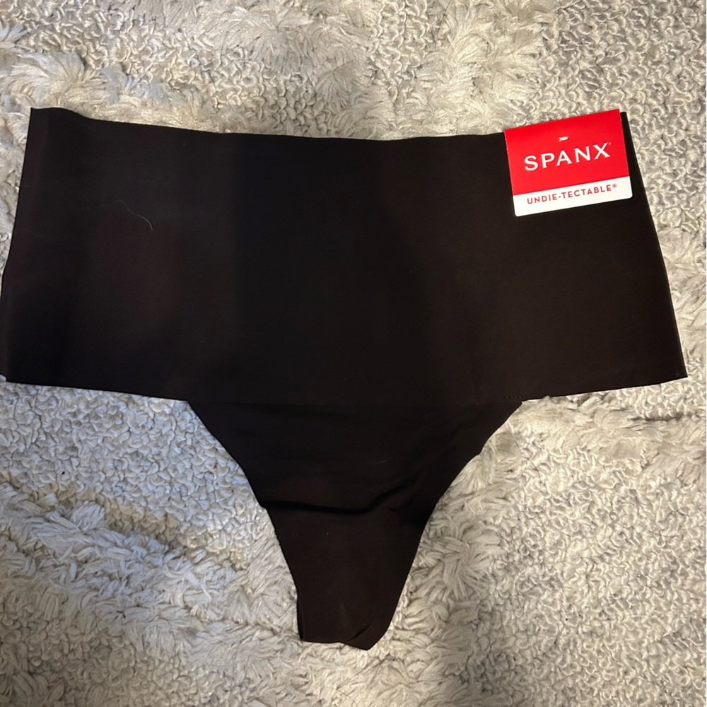 NWT SPANXsupersmooth™ Undie-tectable®
Thong. Black. Size S.